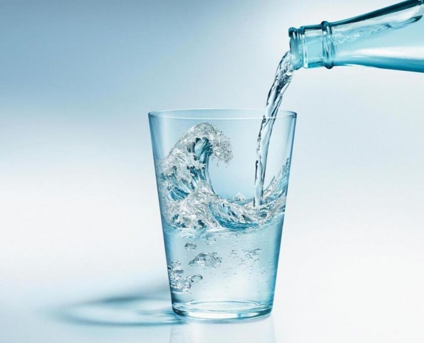 Semasa diet minum anda perlu minum banyak air bersih