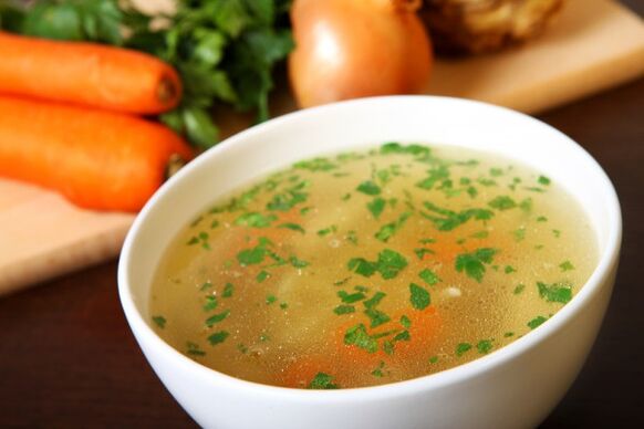 Sup sup daging adalah hidangan lazat dalam menu diet minuman