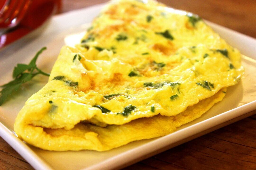 Omelet adalah hidangan telur diet yang dibenarkan untuk pesakit pankreatitis