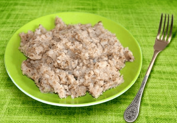 Bubur yang diperbuat daripada soba yang dihancurkan dengan manku